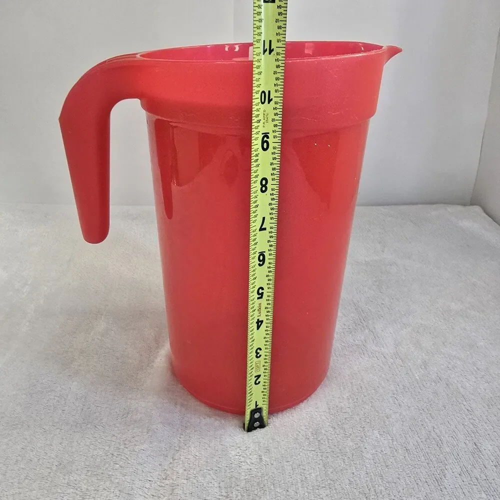 Tupperware 1 Gallon Drink Pitcher Red with Lid  8029A-2 3.8 Liter
